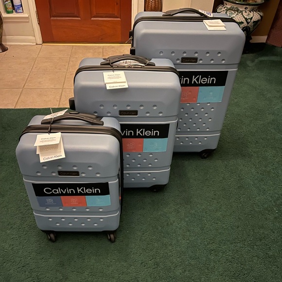 Limited Edition Calvin Klein 3 Piece Luggage Suitcase Set - compare to AWAY - Picture 1 of 3